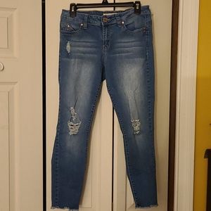 YMI Wannabettabutt? Ankle Ripped Jeans